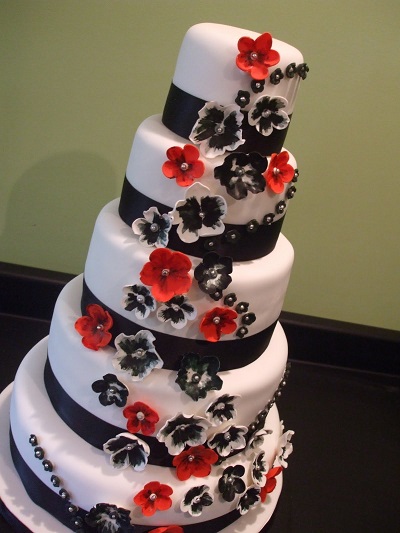 red black wedding cake