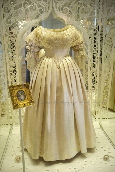 Queen Victoria white wedding dress