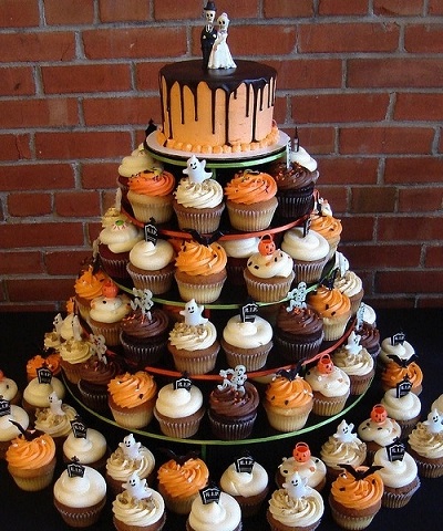 Halloween wedding cupcakes