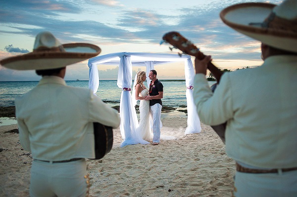 top Cancun wedding photographer Alessandro Banchelli