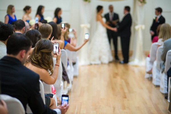 How to Have a no phone wedding