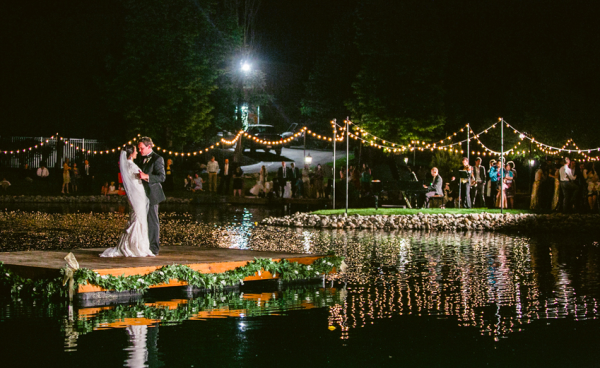 bistro-lights-outdoor-wedding