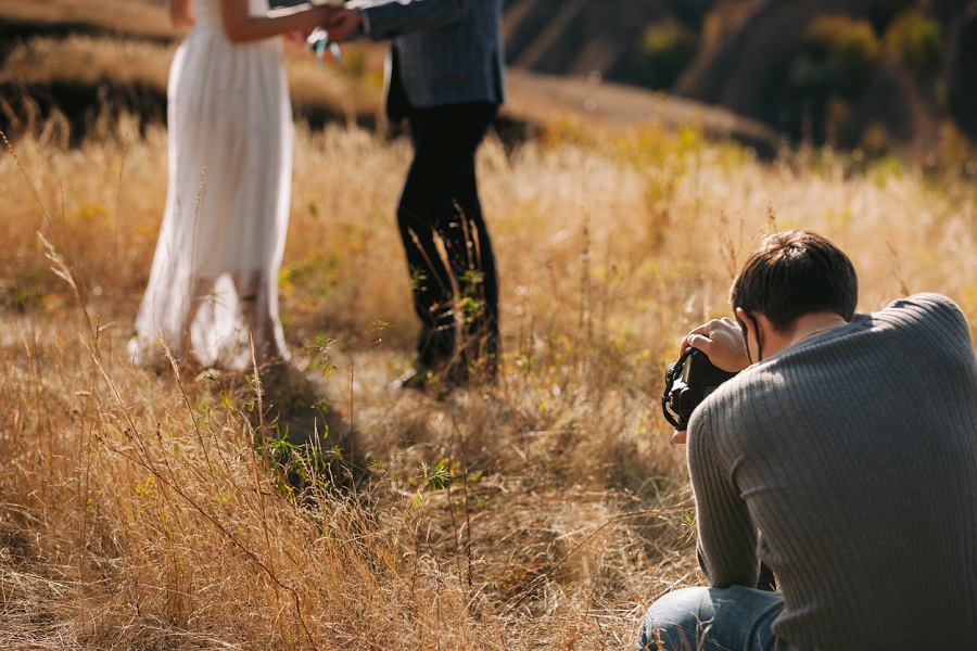 how-much-do-wedding-photographers-cost-in-2022-bridebox